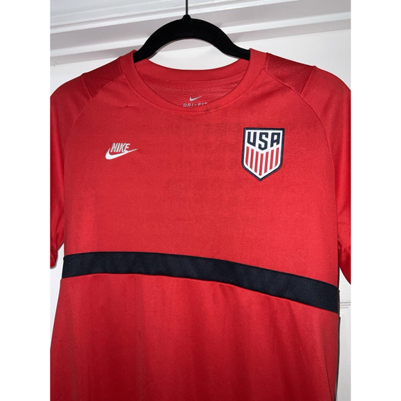 Nike Red USA Patch Jersey Shirt Size Medium - Picture 3 of 9